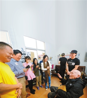 老兵餐饮集团董事长是_鸿星尔克董事长(2)