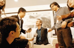 无四肢青年尼克深圳讲述如何抗争命运永不放弃