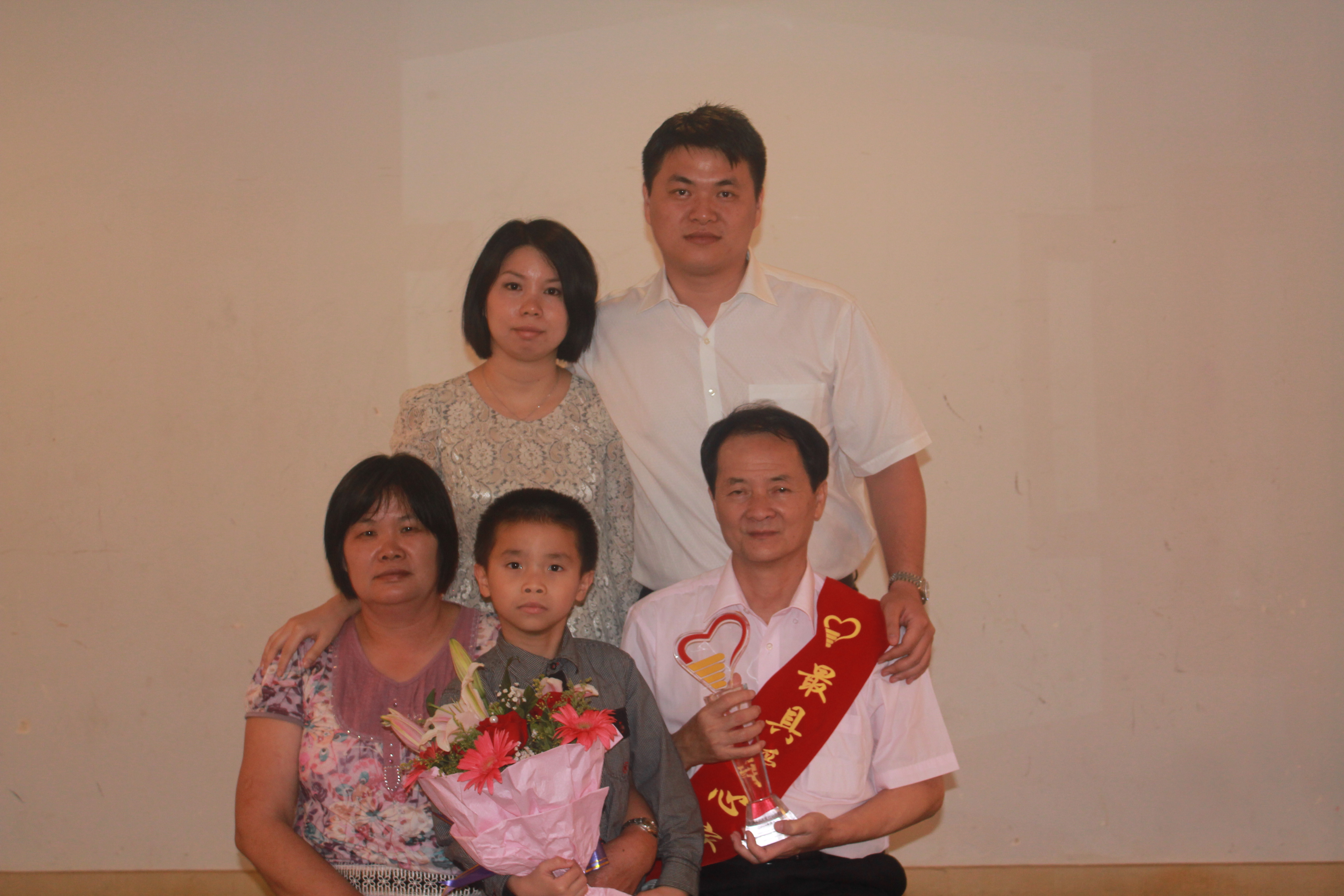 赵伟明家庭.jpg