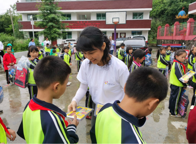 任 小学校 助